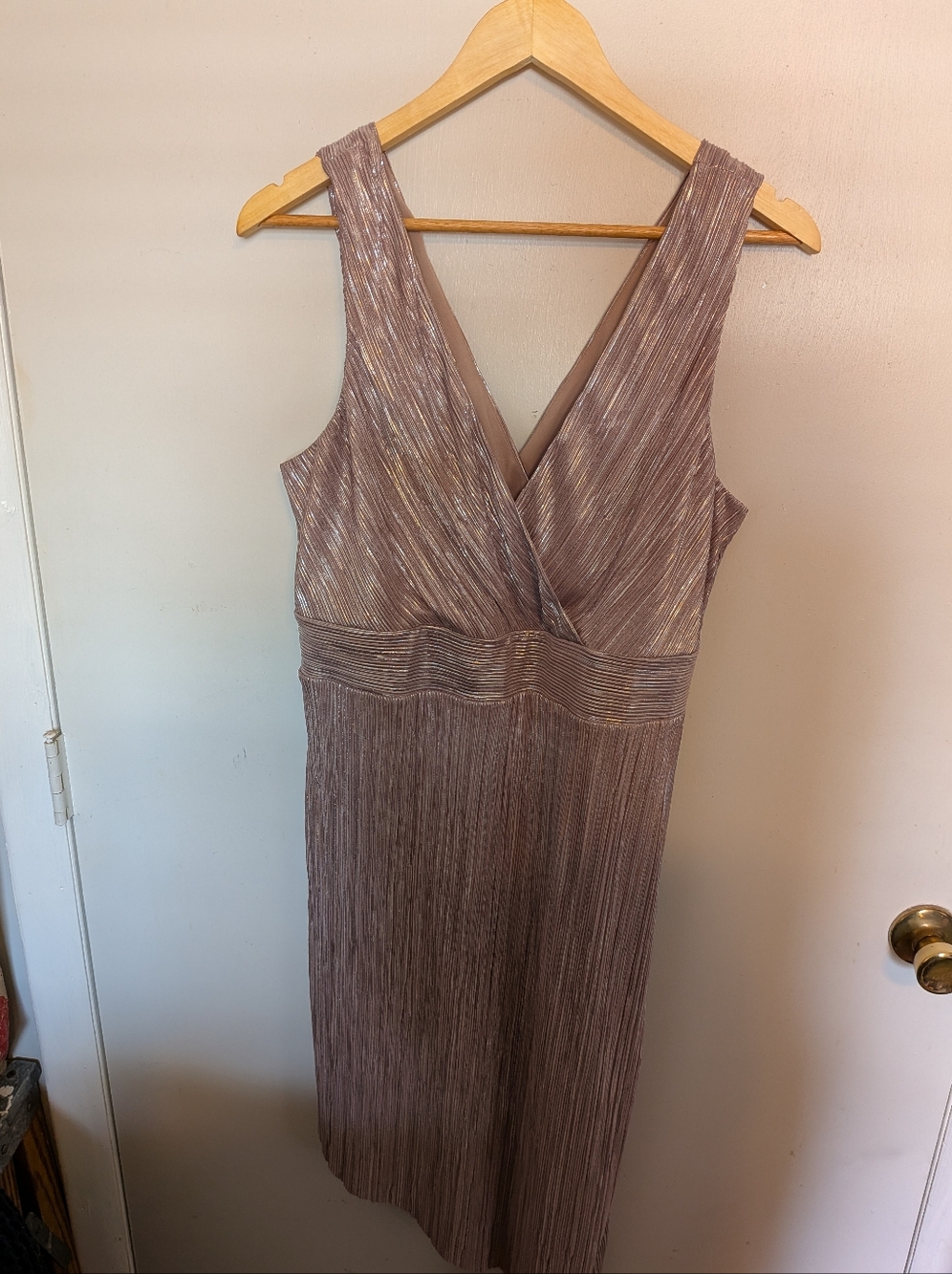 VENUS Metallic Mauve Pleated V-Neck Midi Dress